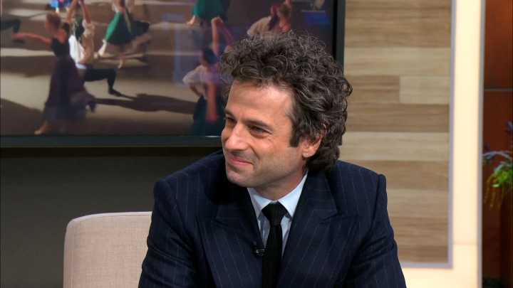 Actor discusses new series 'Étoile,' featuring NY1 cameos