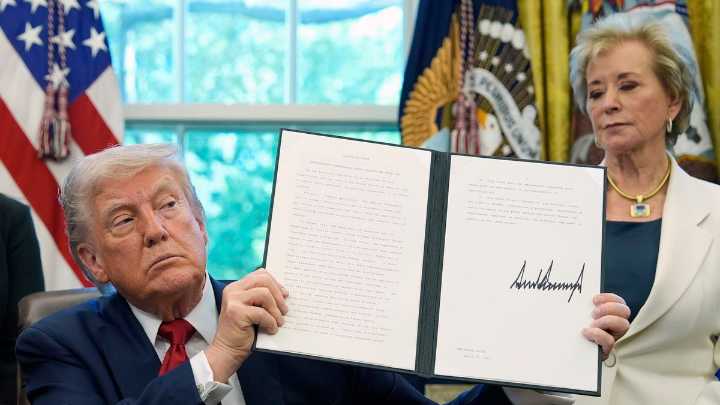 Gobierno de Trump pide a la Corte Suprema mantener despidos masivos en Educación