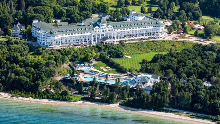 Historic Grand Hotel Is Emboldened With Help from Dorothy Draper & Co