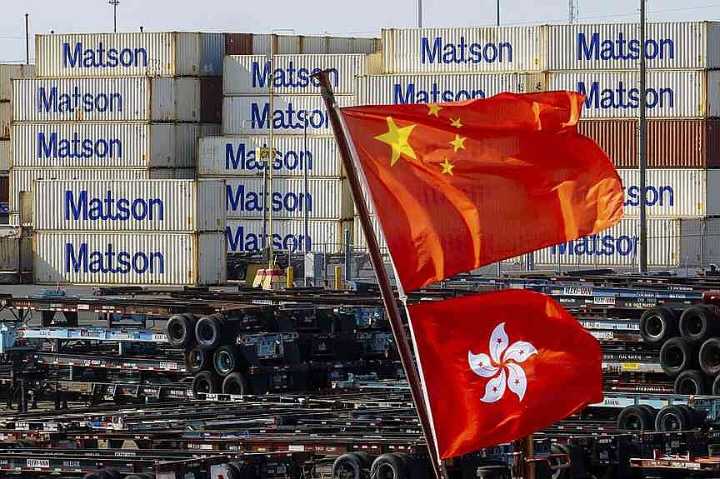 US trade deficit shrinks in April