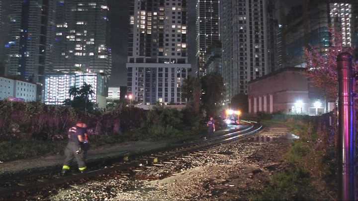 Tiroteo en campo de desamparados del downtown de Miami deja un hombre muerto y una mujer herida