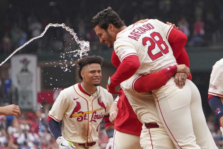 Arenado's walk-off pinch-hit double sends Cardinals over Dodgers 2