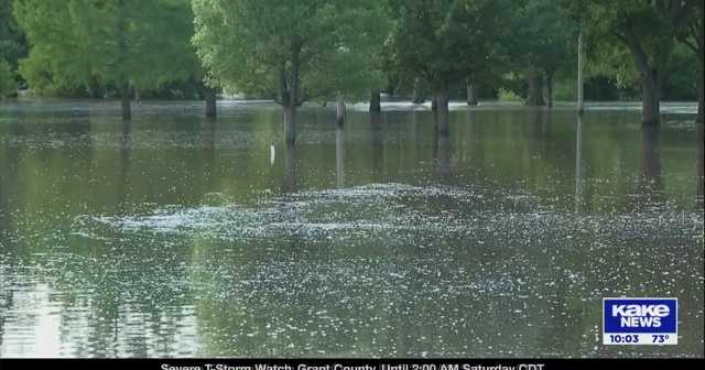 Parts of Winfield fairgrounds flood as Walnut River crests
