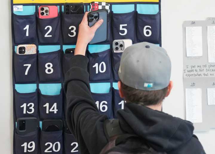 What cellphone bans won’t fix in Virginia classrooms