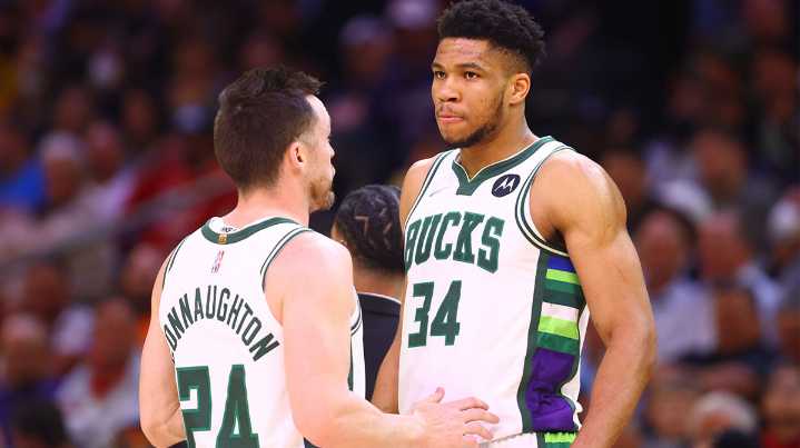Bucks rumors: Giannis Antetokounmpo teammate ready for $9.4 million decision