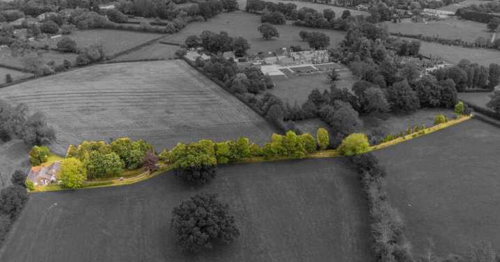 Midland countryside home with 150-metre driveway on sale from £495k