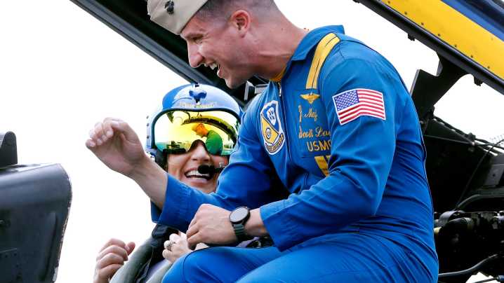 Navy Blue Angels jet flies 'Key Influencer' ahead of Great TN Air Show