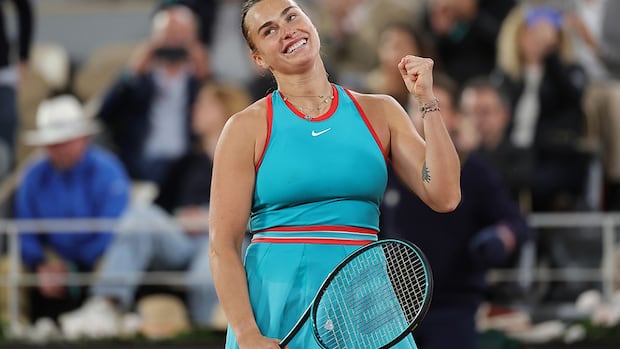 Top-ranked Sabalenka ends Swiatek's 26-match French Open win streak