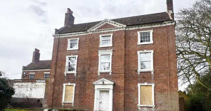 Historic Midland manor house that became hotel on sale for £1.5m