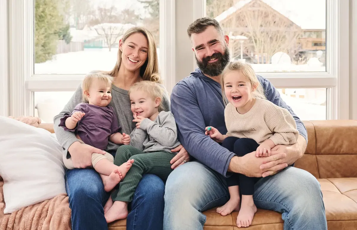 Charissa Thompson Matches Jason Kelce’s Daughter’s Vibe After NFL Legend’s Personal Confession A snapshot of Jason Kelce’s fatherhood meets gridiron legacy, as Charissa Thompson captures the vibe of w