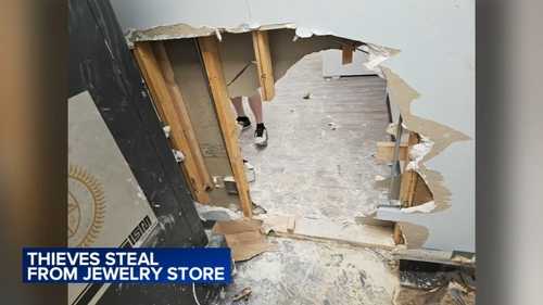 Jewelry heist: Thieves cut hole in wall, steal over $1 million worth of jewelry from South Barrington store, police say