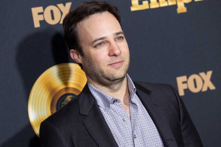 Danny Strong, actor de Gilmore Girls, le compró el ático a Andy Cohen