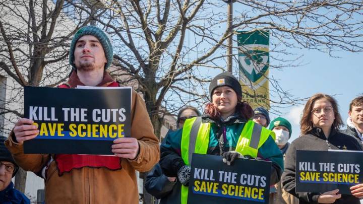 Research cuts pose ‘existential threat’ to academic medicine and put nation’s health at risk, new report says
