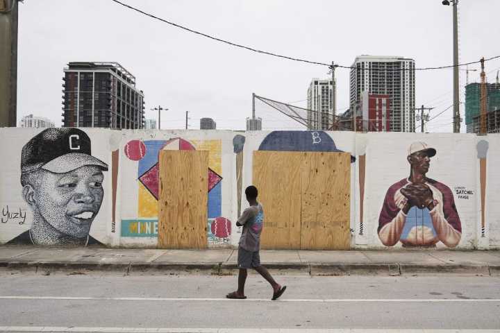 Jackie Robinson, Minnie Miñoso murals desecrated with hate speech in Miami