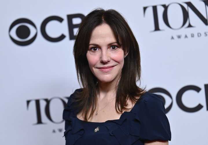 Mary-Louise Parker, 60, Stuns in Rare Red Carpet Appearance