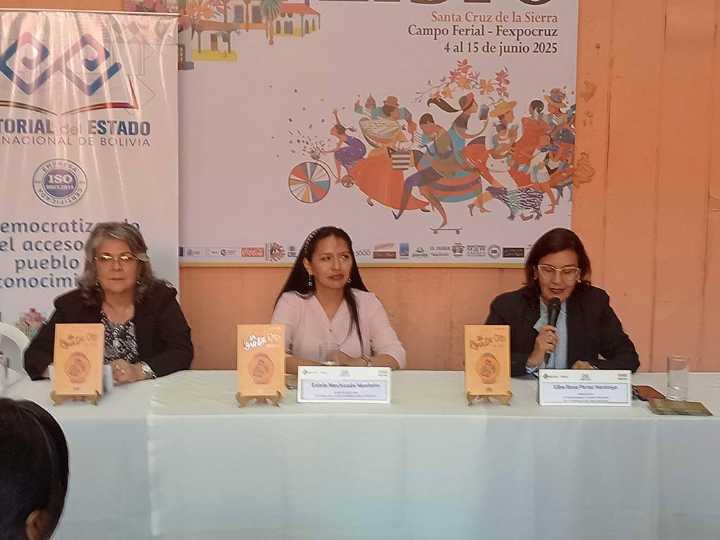 Embajadora de Cuba en Bolivia presenta La Edad de Oro en feria (+Fotos)