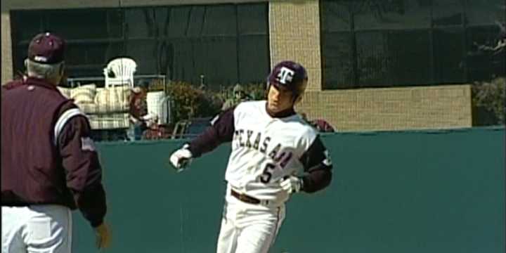 Texas A&M baseball adding Aggie Cliff Pennington to coaching staff