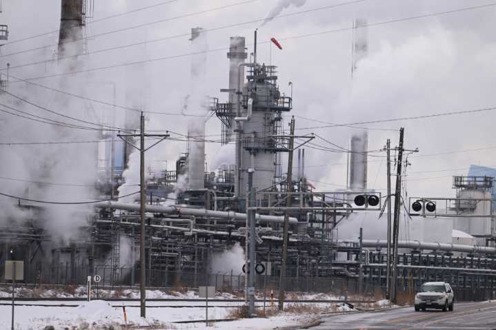 Report: Suncor violated pollution permits for 900 hours during shutdown