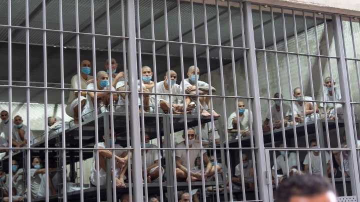 Judge orders Trump to let El Salvadoran prisoners challenge deportations
