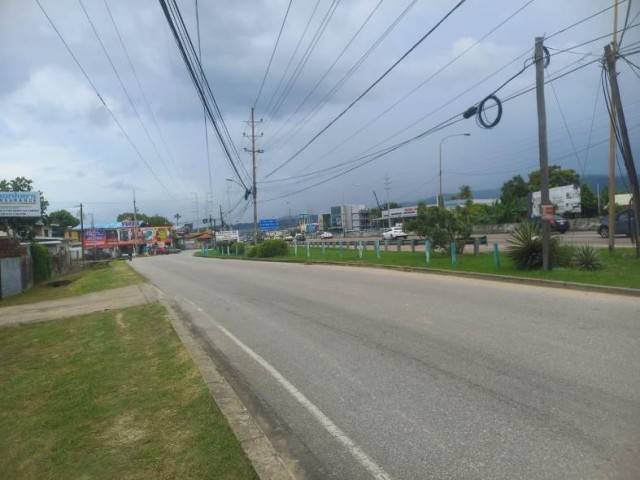 Venezolanos perdieron todo en un incendio en Trinidad
