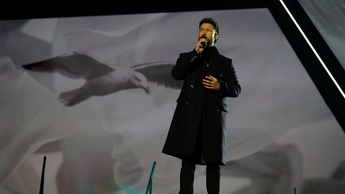 Calum Scott: The therapy that saved my life - and healed my body dysmorphia