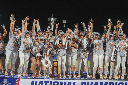 Texas beats Texas Tech 10-4 in decisive 3rd game of WCWS to win its 1st national championship