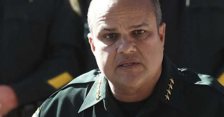 Florida: Jefe policial arrestado en investigación sobre apuestas