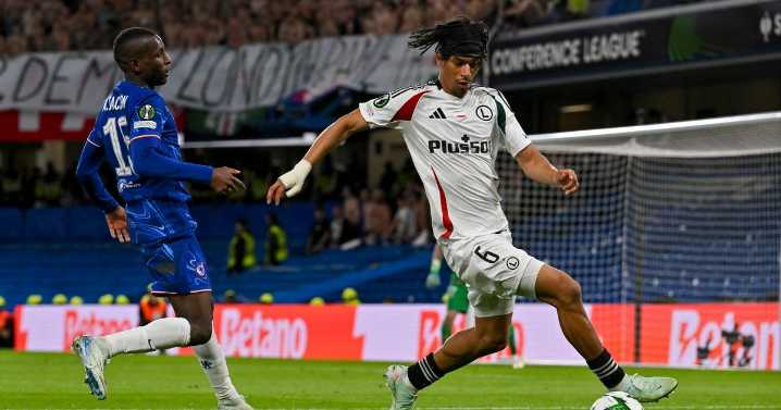 Manchester United set for unexpected £2m transfer windfall after copying Man City tactic