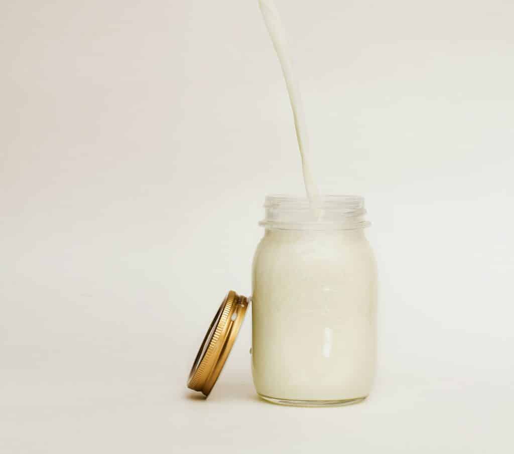 Study Reveals H5N1 Influenza Virus Survives Extended Periods in Raw Milk
