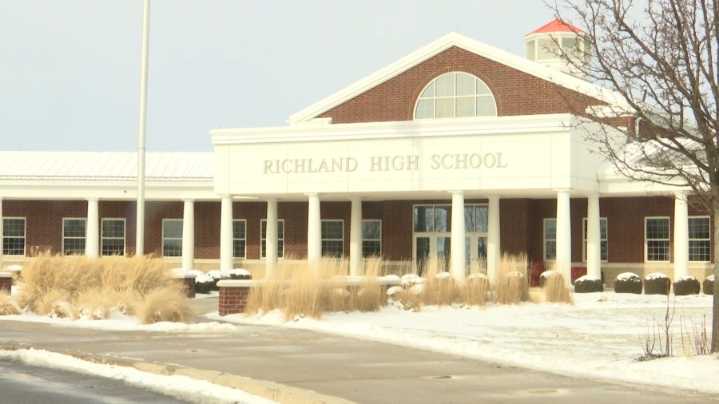 Bus Procession planned to celebrate Richland HS graduating class