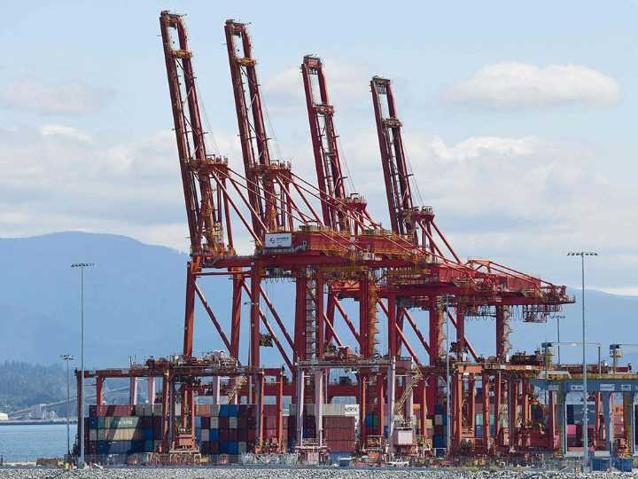 Canada's trade deficit hits record high as exports to U.S. tank