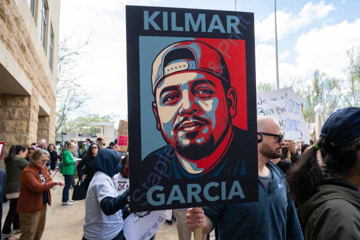 Kilmar Ábrego, deportado “por error”, vuelve a EE.UU. tras meses detenido en El Salvador