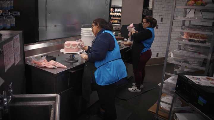 Walmart bakery decorators are highest hourly paid workers
