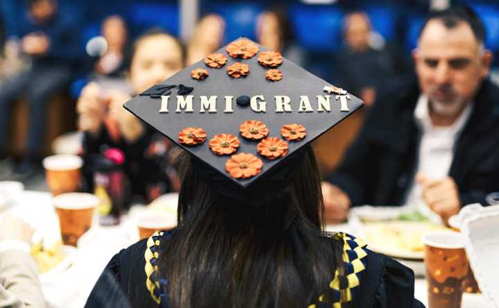 Estudiantes universitarios indocumentados de Texas ya no califican para matrícula estatal