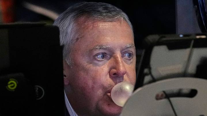 US stocks drift and Chinese markets rise as trade talks start between the world's largest economies
