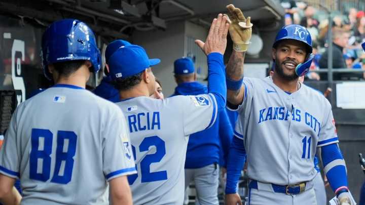 Robert drives in 3 runs as the White Sox beat the Royals 7
