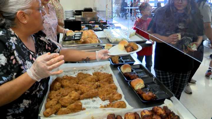 Yuma school districts are giving kids free meals during the summer