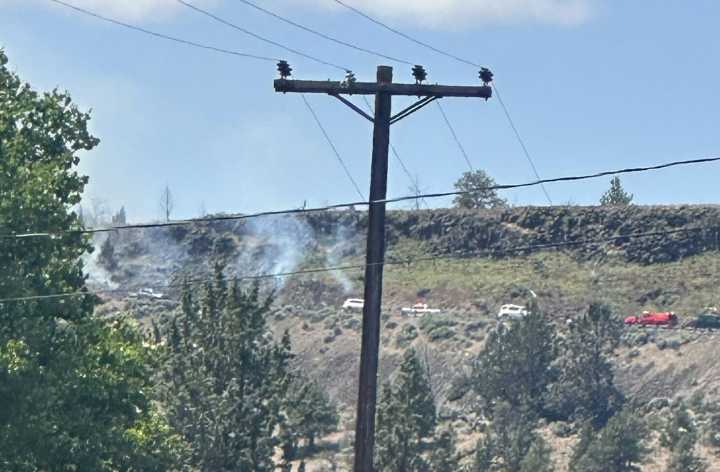 Crook County Fire crews quickly douse fire beside Highway 126 in Prineville