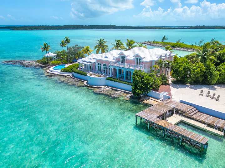 6 sun-drenched homes by the sea