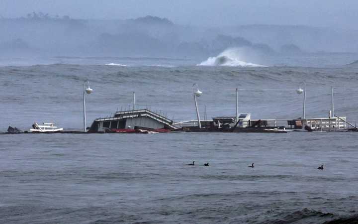 Santa Cruz Wharf debris, equipment set to be removed from sea floor