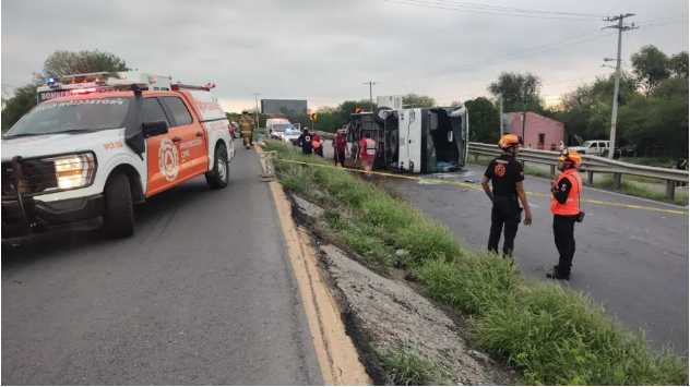 Accidente mortal en México: once muertos al volcar un autobús en el norte del país