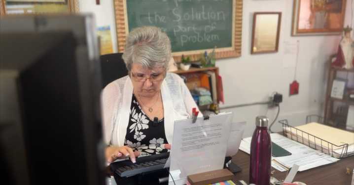 Volunteers at Fresh Star for Pasco aid in hurricane recovery