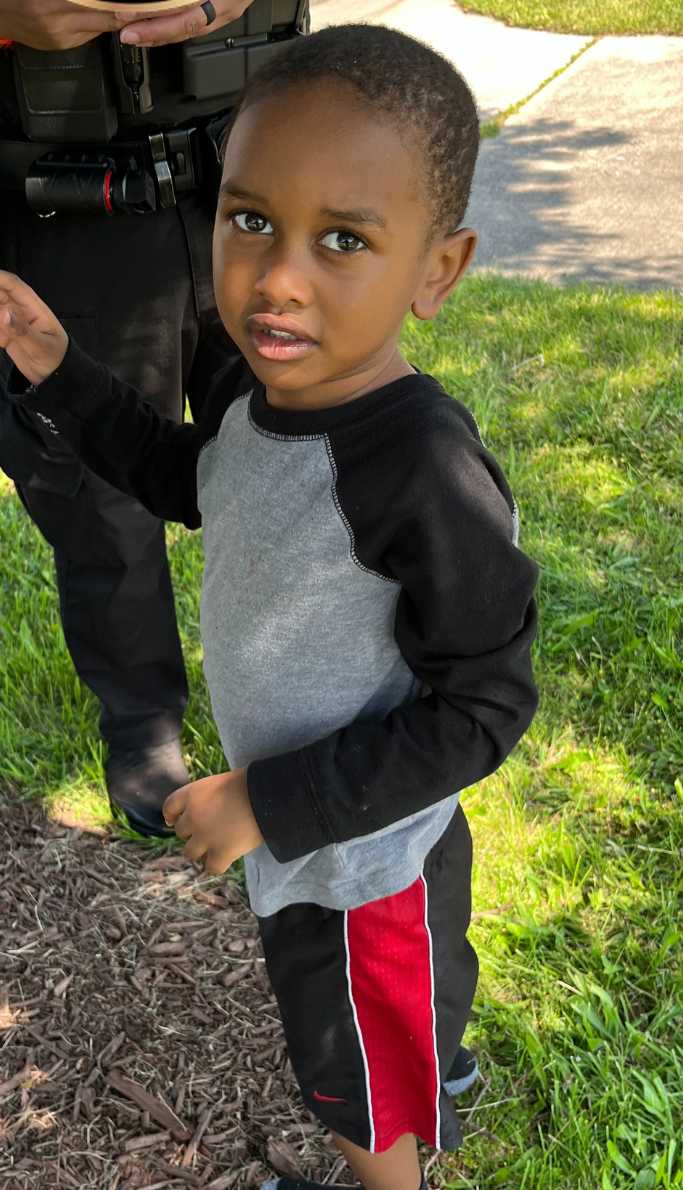 Cops trying to ID child found alone in Maryland street