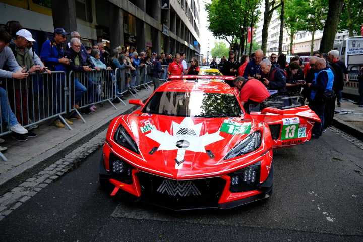 New colors gleam at Le Mans scrutineering