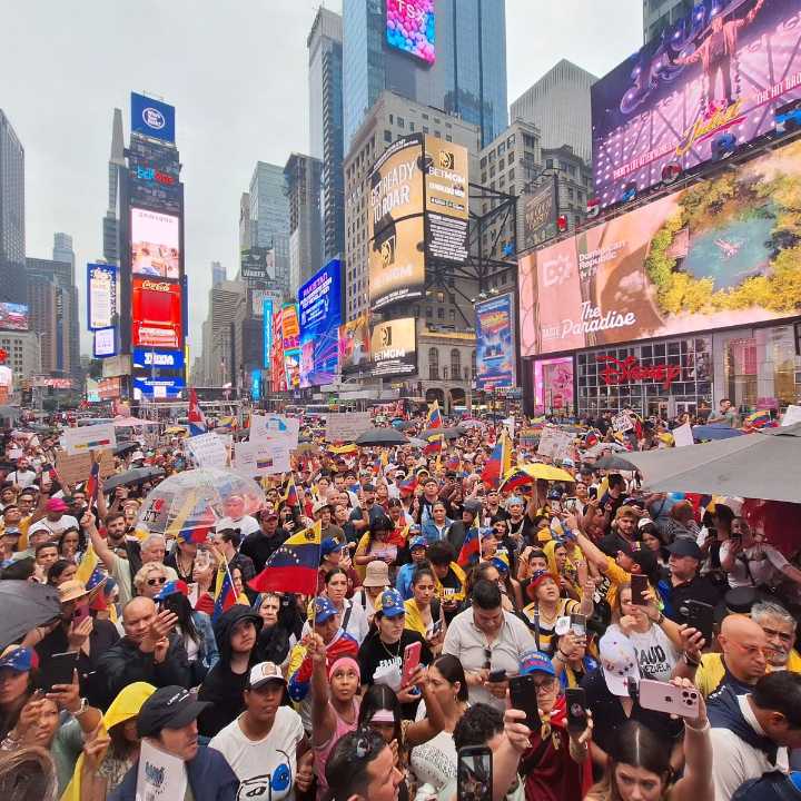 Historias de NY: ¿Cuál es el impacto real de la nueva prohibición de viajes impuesta por Trump a los venezolanos?