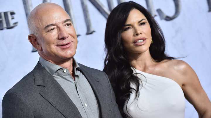 Jeff Bezos & Lauren Sánchez's Billionaire Behavior Shows Why His First Marriage Really Failed