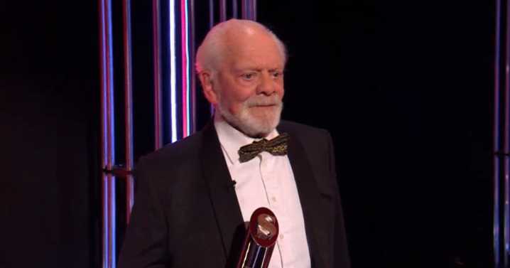 Sir David Jason's British Soap Awards appearance leaves fans 'tearing up'
