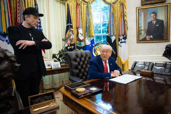 Trump llama “loco” a Elon Musk y amenaza con cortar contratos gubernamentales