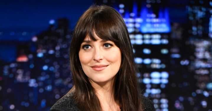 Dakota Johnson Wears 'Wrong Outfit' To Jimmy Fallon Interview