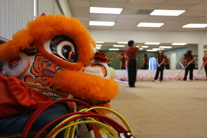 Phoenix team performs ancient lion dance, honors Chinese tradition